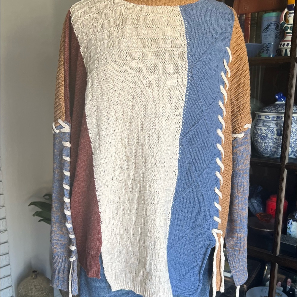 MELLOW - NWOT Cream and Blue Crew Neck Sweater with Modern Color Blocking